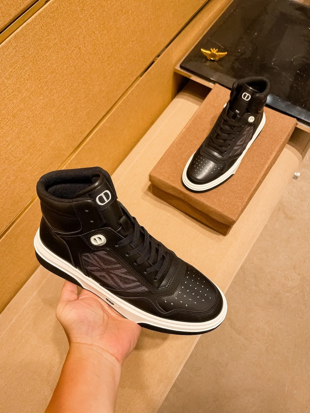 Men's shoes💰 480💰[Dior]🔥 High-end men's shoes brand official website 1:1 latest masterpiece: the upper is made of Italian imported first-layer cowhide with a comfortable and breathable lining➕original non-slip and wear-resistant outsole🔥, making walking more convenient and comfortable! An exclusive new model, a stunning work, a beautiful 1:1 replica [color] compared to the official quality! Create a fashionable personality to set off your uniqueness! A must-have for trendy men! Classic 🔥Size: 38-44 Color: 🔥 2⃣️colors available🔥.